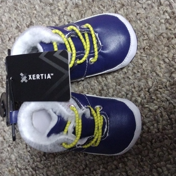 NWT Xertia Infant Boy Sneakers size 2 - Picture 1 of 9